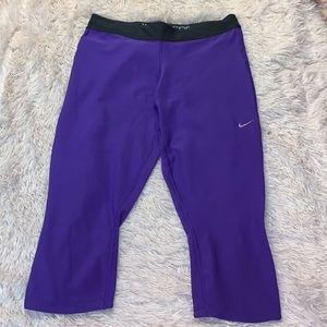 NIKE PURPLE DRI-FIT CAPRI LEGGING SIZE LARGE
